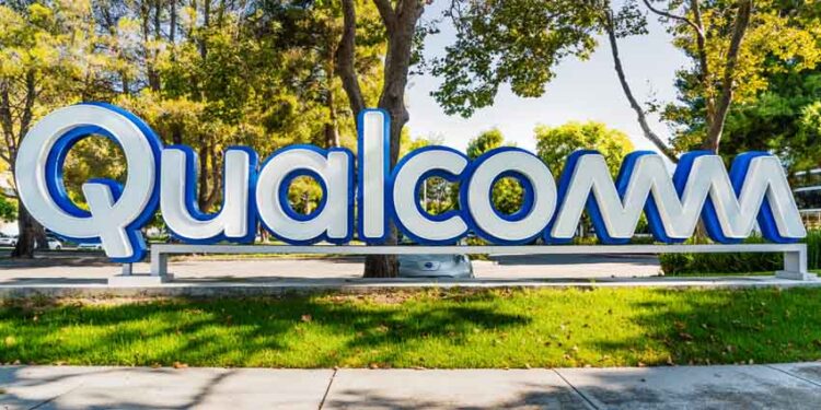 Qualcomm, Microsoft to Build AR Metaverse Chip