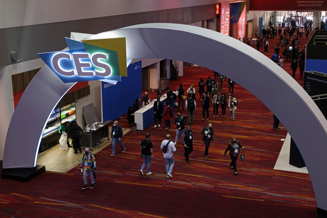 CES 2022 attendees at the Las Vegas Convention Center