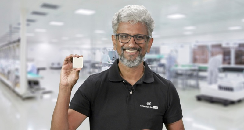 Intel chief architect Raja Koduri holds a Tiger Lake chip.
