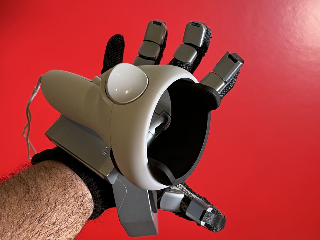 senseglove-nova-hand-vr-haptic-gloves