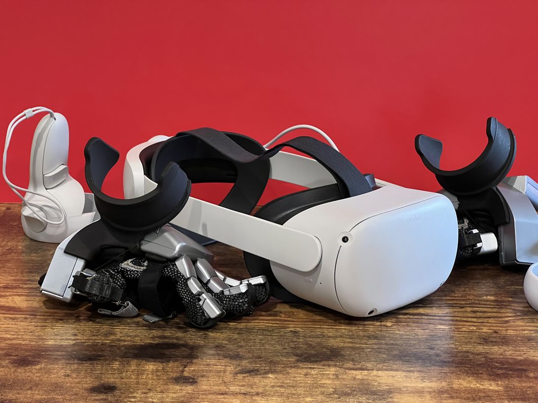 senseglove-nova-vr-haptic-gloves-2