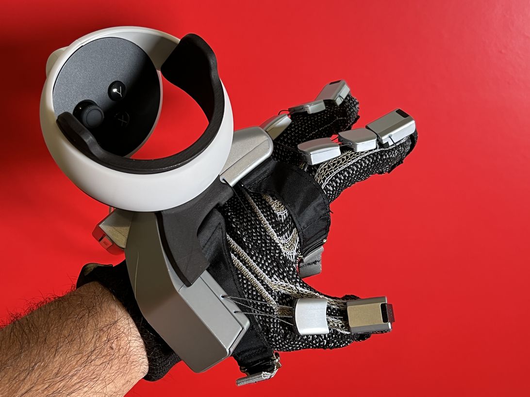 senseglove-nova-vr-haptic-gloves