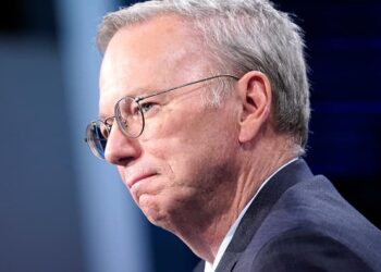 US ‘well behind’ China in 5G race, ex-Google CEO Eric Schmidt says