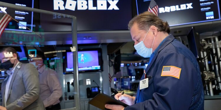 Roblox stock dives 24% after earnings miss
