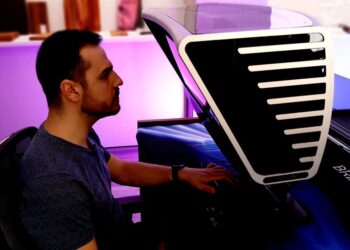 This Monitor Mimics Immersive 3D Without a VR Headset