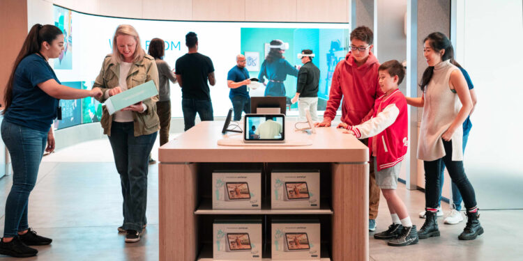 Facebook is opening its first showroom to sell VR headsets