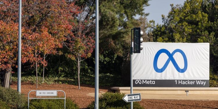 Facebook Parent Meta Expected to Post Slowest Revenue Growth Since IPO