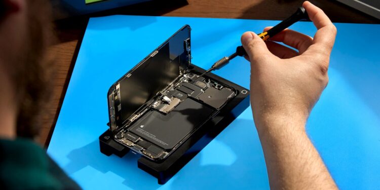 Apple’s Self-Repair Program Is Off to a Bumpy Start