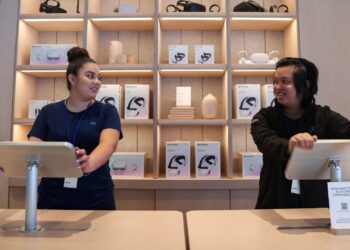 Meta’s first store aims to lure consumers to the metaverse