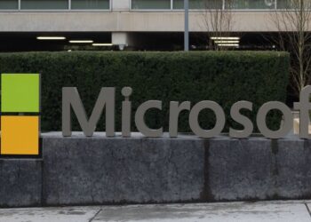 Microsoft Boosts Pay in Fight for Talent