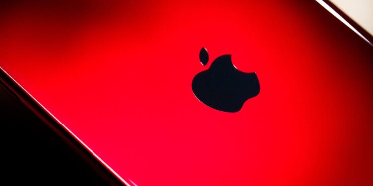 Apple AR, VR Headset to Feature Content From Hollywood Directors, Report Says