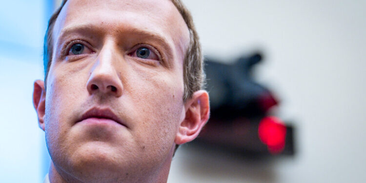 Mark Zuckerberg Prepares Meta Employees for a Tougher 2022