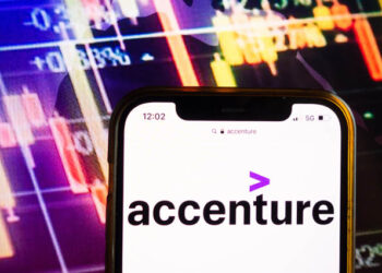 Accenture Leads in VR Hires, Report Says