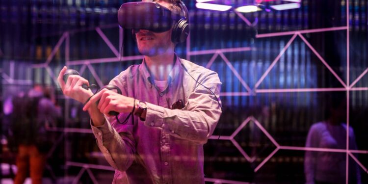 Facebook repeating in VR the strategy that gave it a leading role in social media