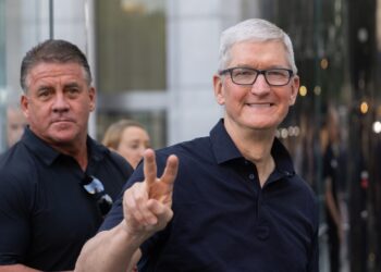 Why investors rewarded Apple but fled Amazon, Google, Facebook after earnings