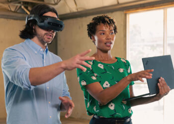 Lenovo drives form factor innovations in PCs and “extended reality”