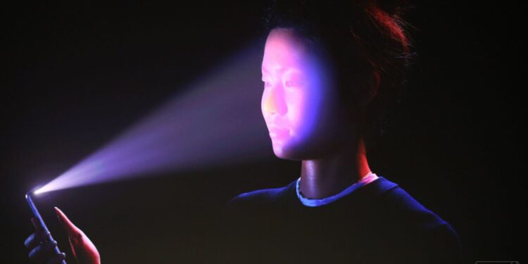 Apple’s mixed reality headset reportedly uses iris scans for payments