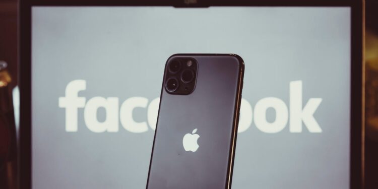 Meta’s NYC Billboard Attacks Apple’s iMessage, Touts Meta-Owned WhatsApp