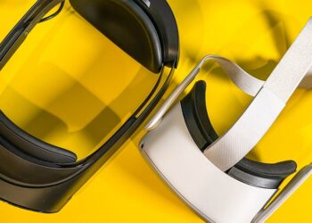 Meta VR Headset Specs Compared: Quest Pro vs. Quest 2