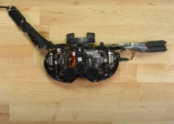 iFixit Finds Out What Makes the Metaverse Tick In This Quest Pro Teardown – Review Geek