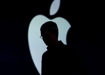 Apple VR headset to launch this spring and ship in the fall: report