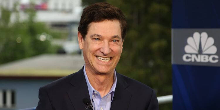 Early Facebook investor says Zuckerberg isn’t cutting costs fast enough