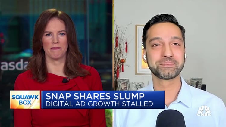 Snap's weak guidance is symbolic of overall economic caution and headwinds, says Margins' Ranjan Roy