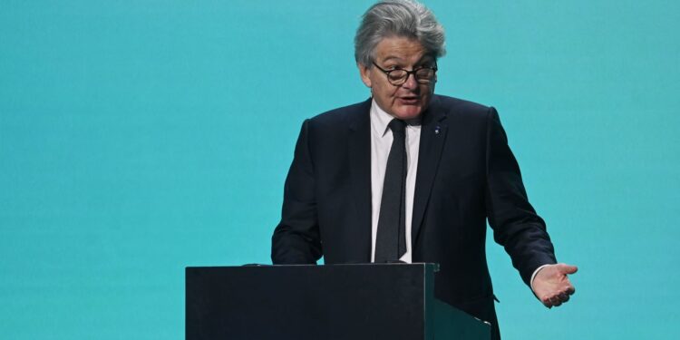 Top EU official says there’s no ‘battle’ over network funding