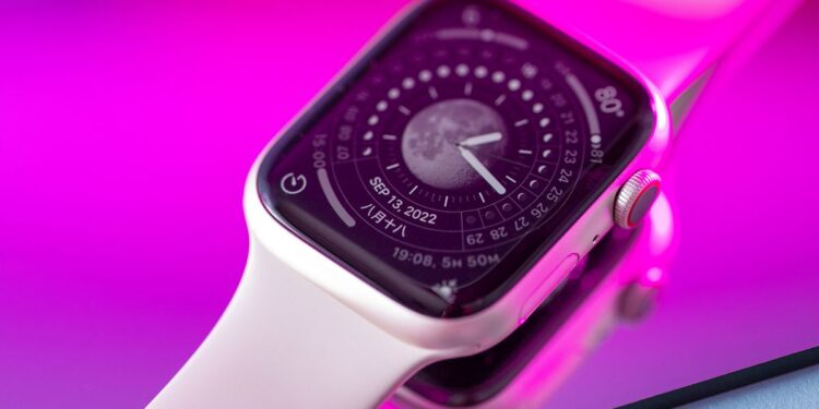 Apple was granted a patent for an Apple Watch camera and detachable band