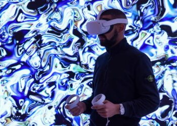 American teens not into virtual reality, only 4% use it daily