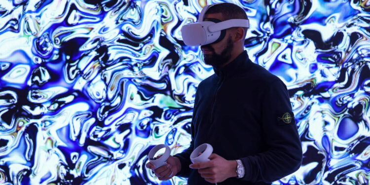 American teens not into virtual reality, only 4% use it daily