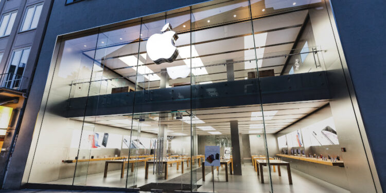 Apple Drops Pegatron, Picks Luxshare for MR Headset