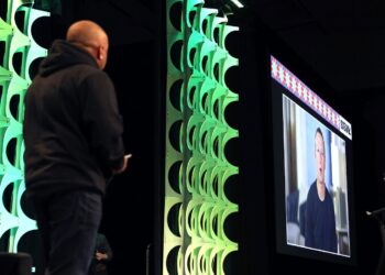 Some Meta employee salaries approach $1 million for metaverse projects