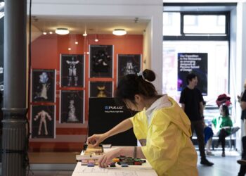 Inside the Roblox college fashion class