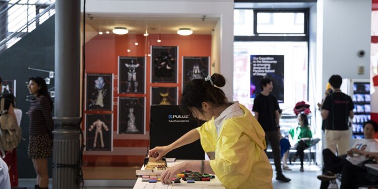 Inside the Roblox college fashion class