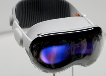 A First Try of Apple’s $3,500 Vision Pro Headset