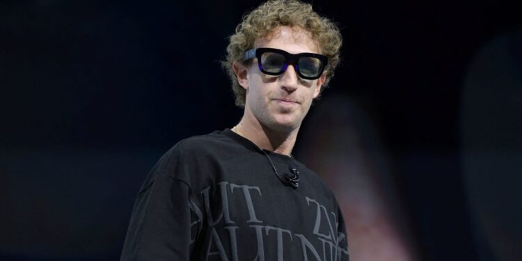 AI-powered smart glasses take center stage