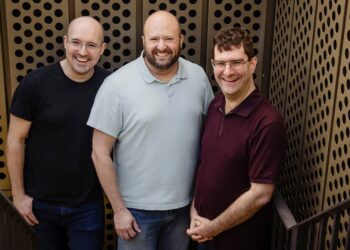 Sandberg, other Meta vets invest in AI workplace communications startup