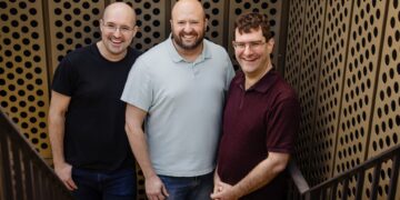 Sandberg, other Meta vets invest in AI workplace communications startup