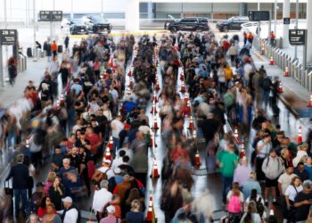 10 Things You Can Do While Waiting in the TSA Line